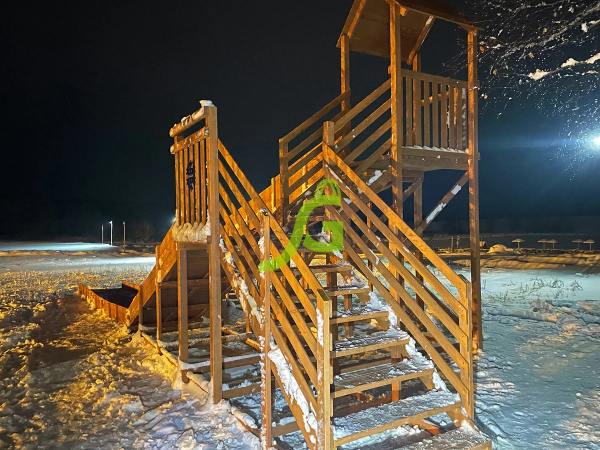 Зимняя горка "IgraGrad Snow Fox 12 м" с двумя скатами и выкатом 8 м